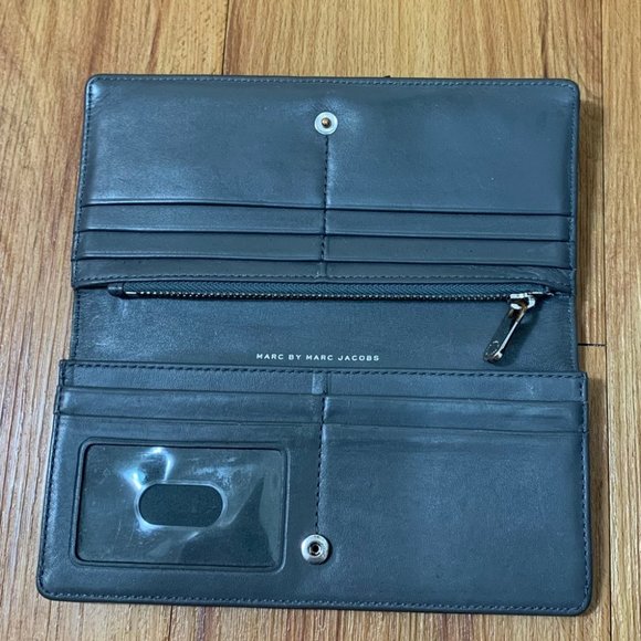 Marc Jacobs Sophisticato Bow Slim Snap Wallet - Picture 11 of 16
